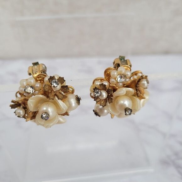 Beau Jewels Gold Toned Filigree Vtg Cluster Clip On Earrings Faux Pearl Shells - Picture 6 of 14
